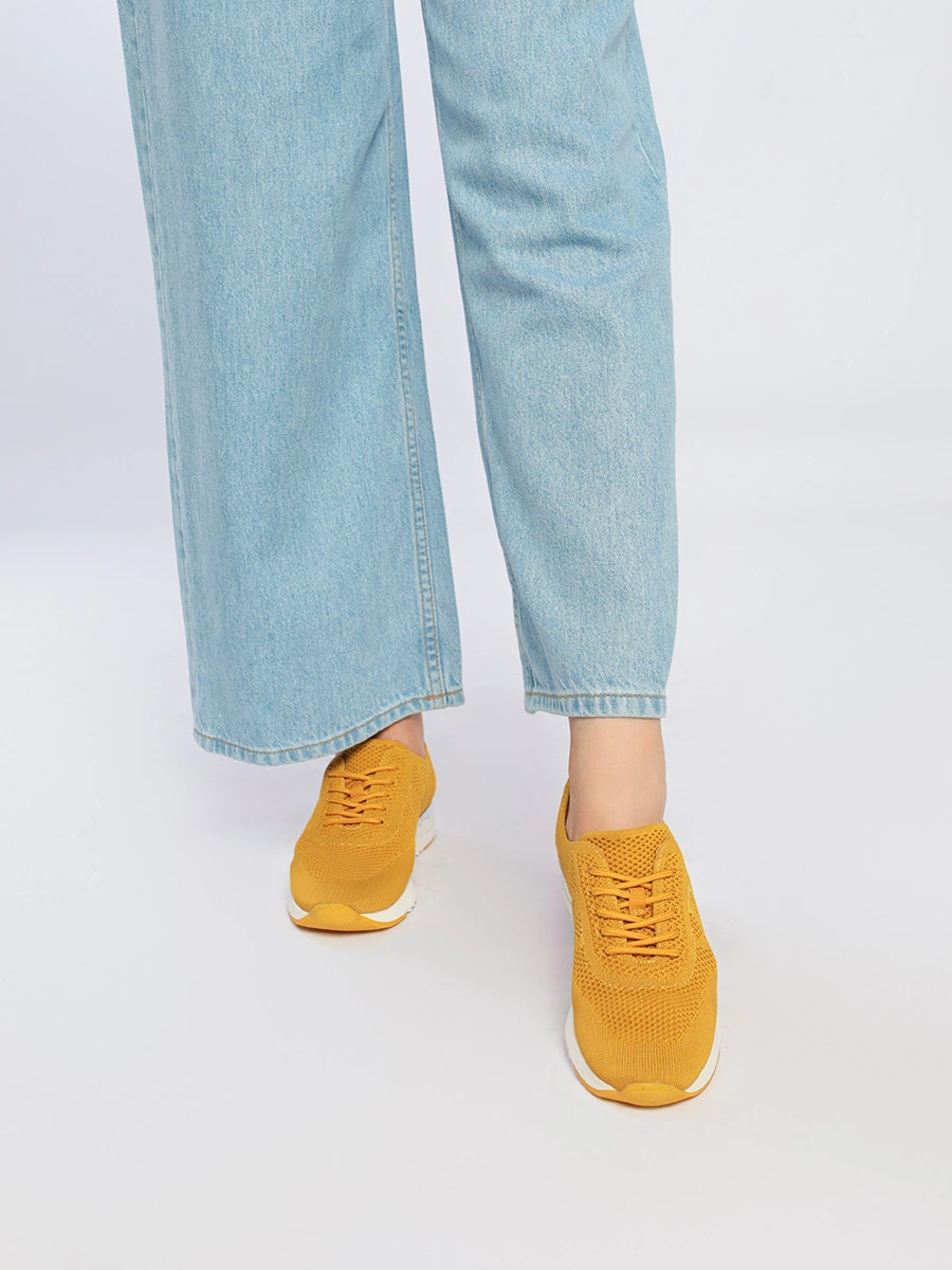 Желтые текстильные кроссовки